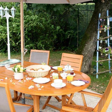Les Hibiscus Bed & Breakfast Maisons-Laffitte Exterior foto
