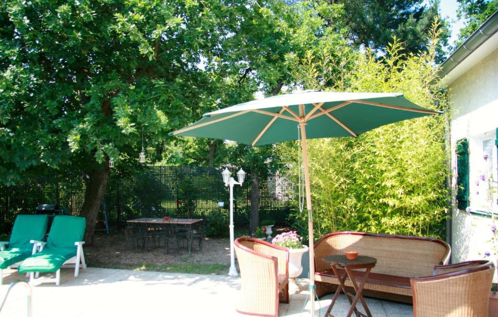 Les Hibiscus Bed & Breakfast Maisons-Laffitte Exterior foto