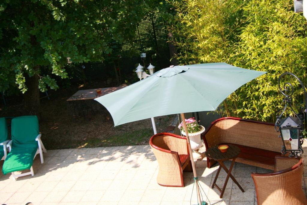Les Hibiscus Bed & Breakfast Maisons-Laffitte Exterior foto