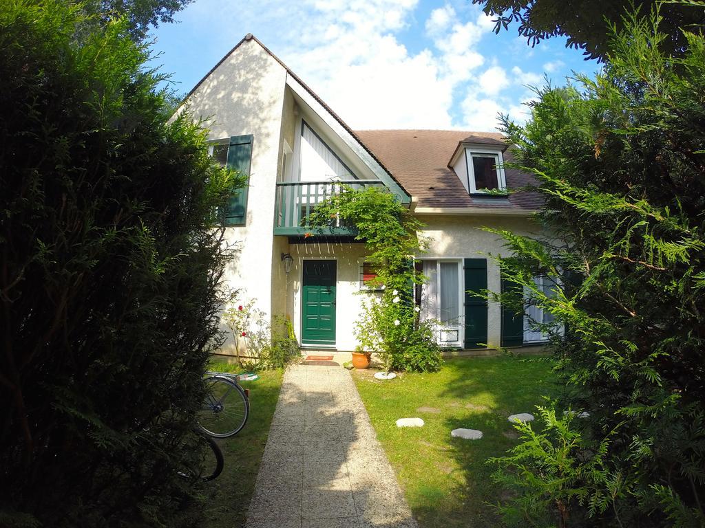 Les Hibiscus Bed & Breakfast Maisons-Laffitte Exterior foto