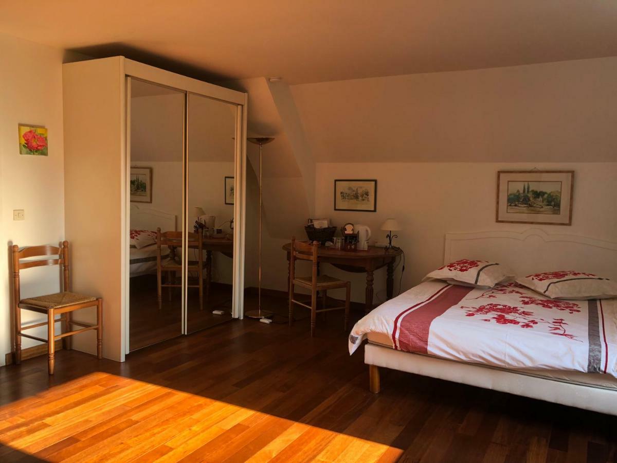Les Hibiscus Bed & Breakfast Maisons-Laffitte Exterior foto