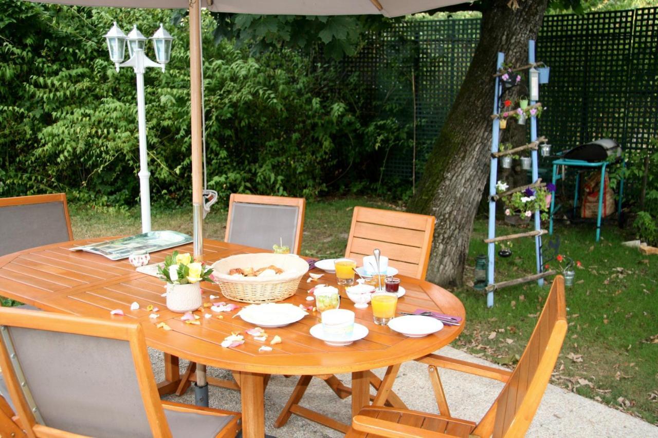 Les Hibiscus Bed & Breakfast Maisons-Laffitte Exterior foto
