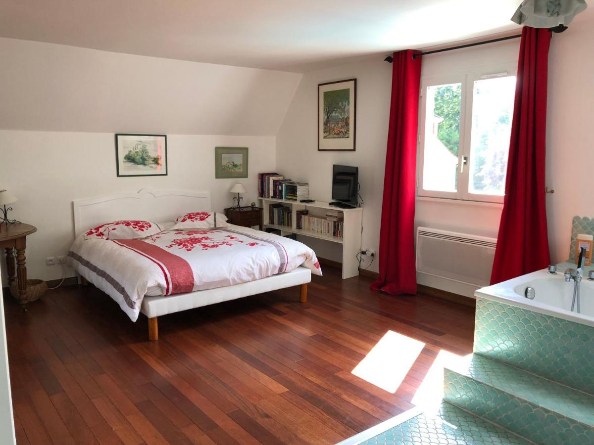 Les Hibiscus Bed & Breakfast Maisons-Laffitte Exterior foto