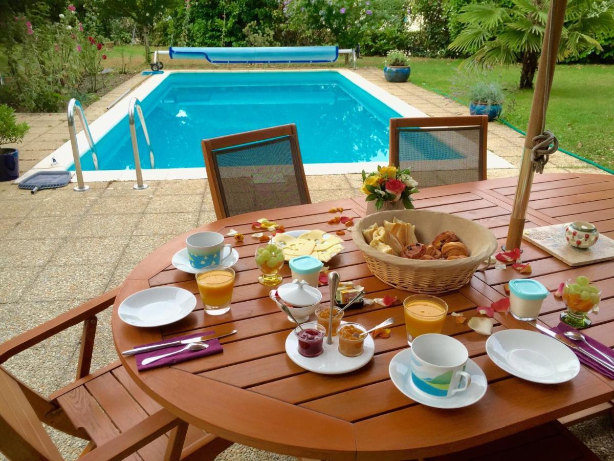 Les Hibiscus Bed & Breakfast Maisons-Laffitte Exterior foto